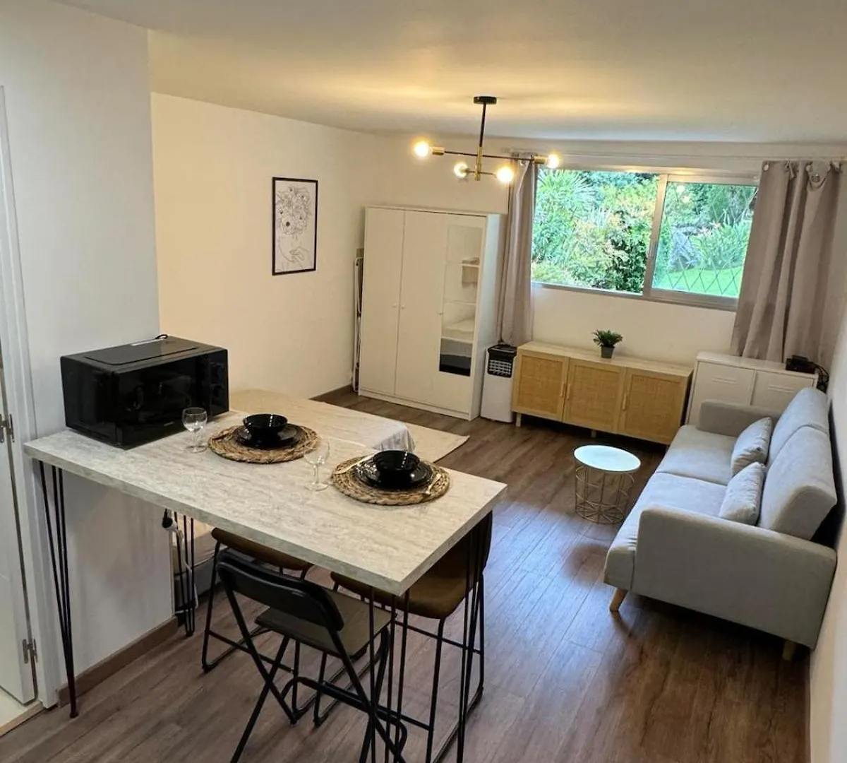 Studio With Swimming Pool Vallauris